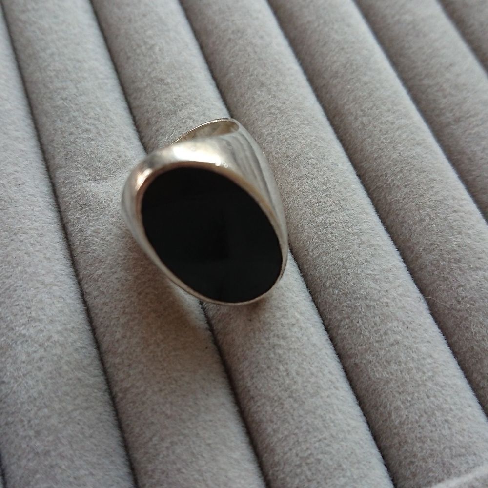 Italy OVAL BLACK ENAMEL SIGNET RING